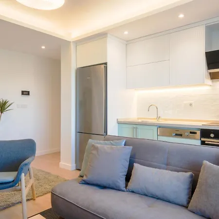Flat With Balcony 5 Min To Marina شقة Çeşme